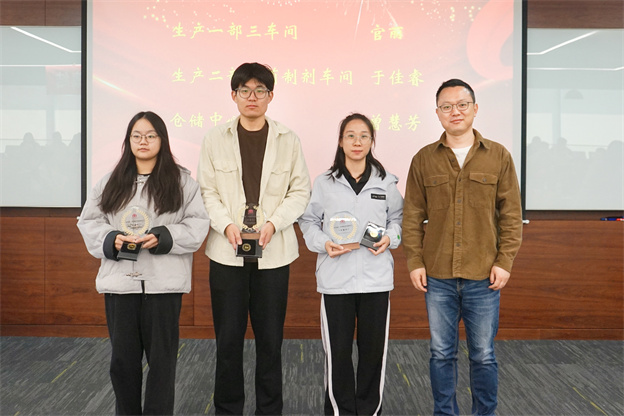 4-宣告一年轻徽章3.jpg